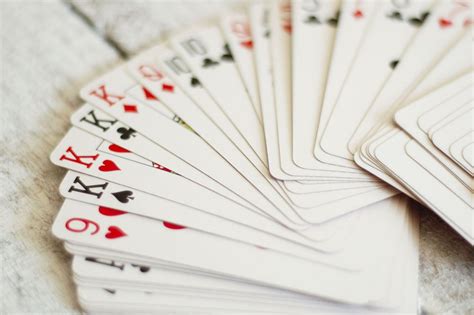 How to Do Easy Card Tricks: 7 Simple Illusions for Beginners.